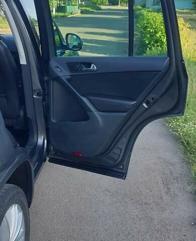 Сірий Фольксваген Тігуан, об'ємом двигуна 1.98 л та пробігом 227 тис. км за 11500 $, фото 21 на Automoto.ua