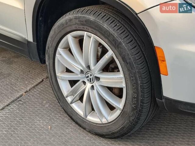 Серый Фольксваген Тигуан, объемом двигателя 2 л и пробегом 184 тыс. км за 10990 $, фото 5 на Automoto.ua