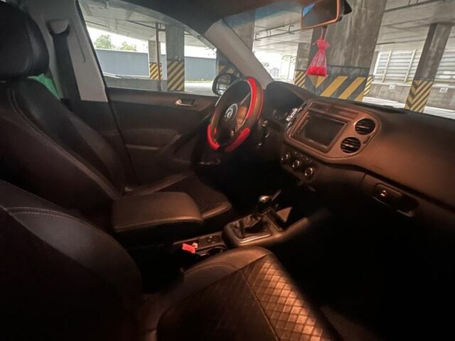 Серый Фольксваген Тигуан, объемом двигателя 2 л и пробегом 199 тыс. км за 11999 $, фото 8 на Automoto.ua