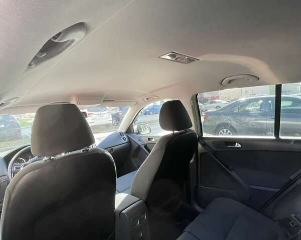 Серый Фольксваген Тигуан, объемом двигателя 1.98 л и пробегом 250 тыс. км за 13200 $, фото 10 на Automoto.ua