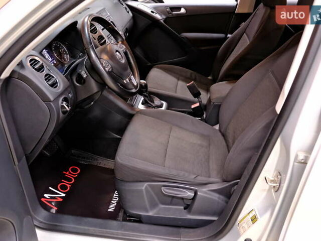 Сірий Фольксваген Тігуан, об'ємом двигуна 2 л та пробігом 170 тис. км за 9900 $, фото 26 на Automoto.ua