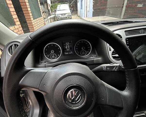 Сірий Фольксваген Тігуан, об'ємом двигуна 1.98 л та пробігом 170 тис. км за 13000 $, фото 5 на Automoto.ua