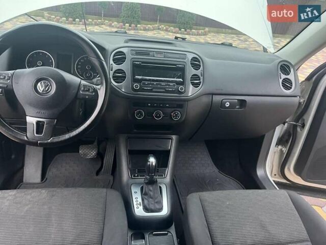 Сірий Фольксваген Тігуан, об'ємом двигуна 2 л та пробігом 255 тис. км за 9600 $, фото 13 на Automoto.ua