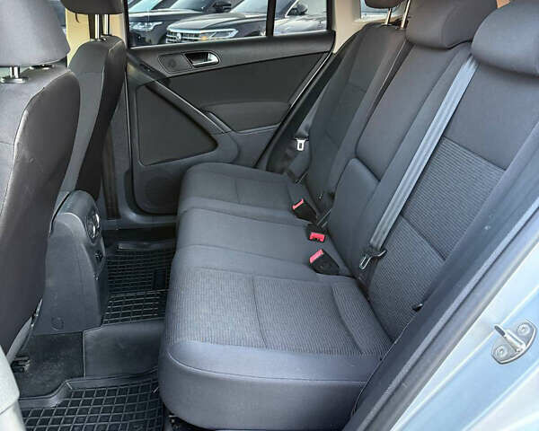 Серый Фольксваген Тигуан, объемом двигателя 1.97 л и пробегом 370 тыс. км за 11400 $, фото 6 на Automoto.ua