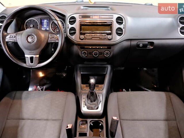 Сірий Фольксваген Тігуан, об'ємом двигуна 2 л та пробігом 170 тис. км за 9900 $, фото 41 на Automoto.ua