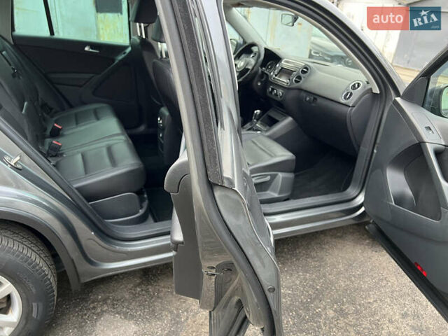 Сірий Фольксваген Тігуан, об'ємом двигуна 2 л та пробігом 224 тис. км за 8999 $, фото 23 на Automoto.ua