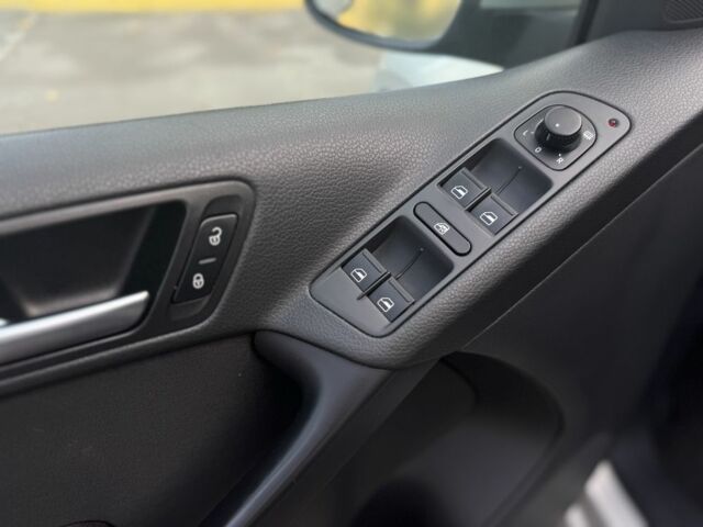 Серый Фольксваген Тигуан, объемом двигателя 2 л и пробегом 170 тыс. км за 9990 $, фото 11 на Automoto.ua