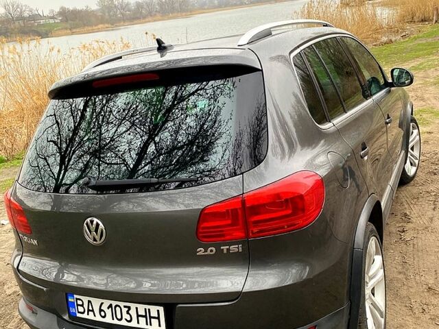 Серый Фольксваген Тигуан, объемом двигателя 2 л и пробегом 300 тыс. км за 11700 $, фото 6 на Automoto.ua