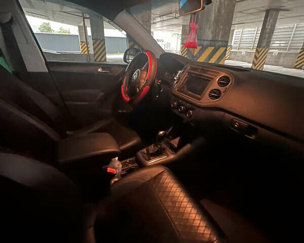 Серый Фольксваген Тигуан, объемом двигателя 1.98 л и пробегом 200 тыс. км за 11999 $, фото 7 на Automoto.ua