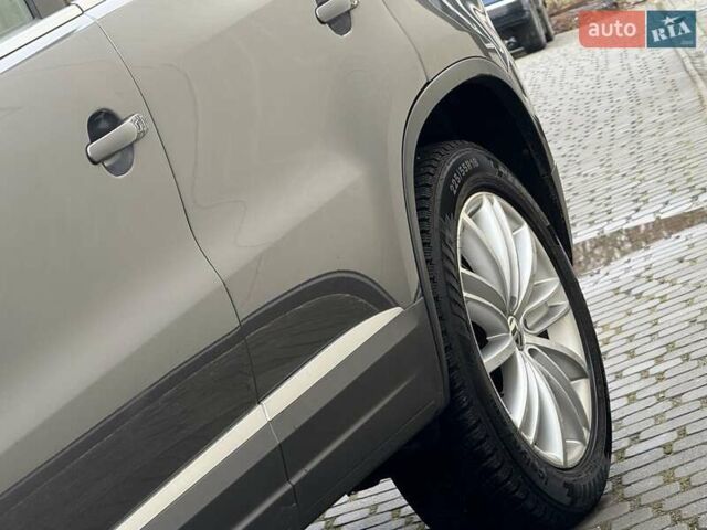 Серый Фольксваген Тигуан, объемом двигателя 1.98 л и пробегом 227 тыс. км за 10950 $, фото 15 на Automoto.ua