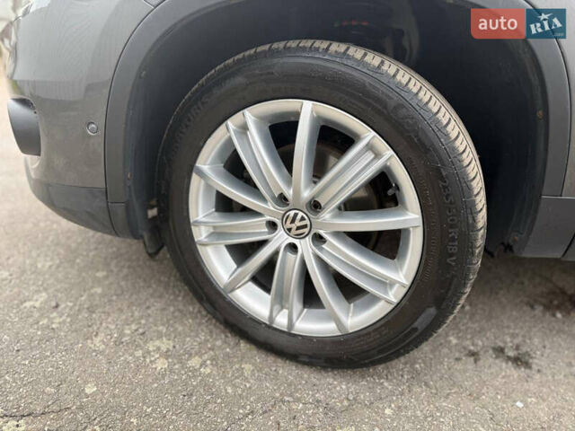 Серый Фольксваген Тигуан, объемом двигателя 1.97 л и пробегом 247 тыс. км за 14500 $, фото 9 на Automoto.ua