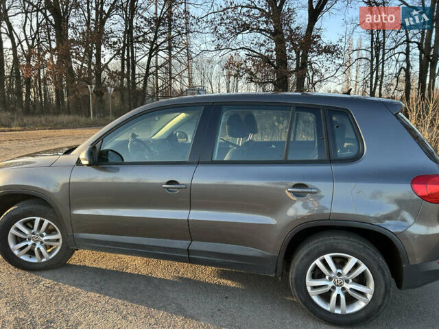 Серый Фольксваген Тигуан, объемом двигателя 1.98 л и пробегом 220 тыс. км за 11000 $, фото 5 на Automoto.ua