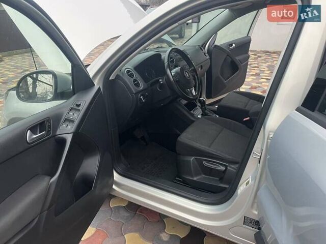 Сірий Фольксваген Тігуан, об'ємом двигуна 2 л та пробігом 255 тис. км за 9600 $, фото 12 на Automoto.ua