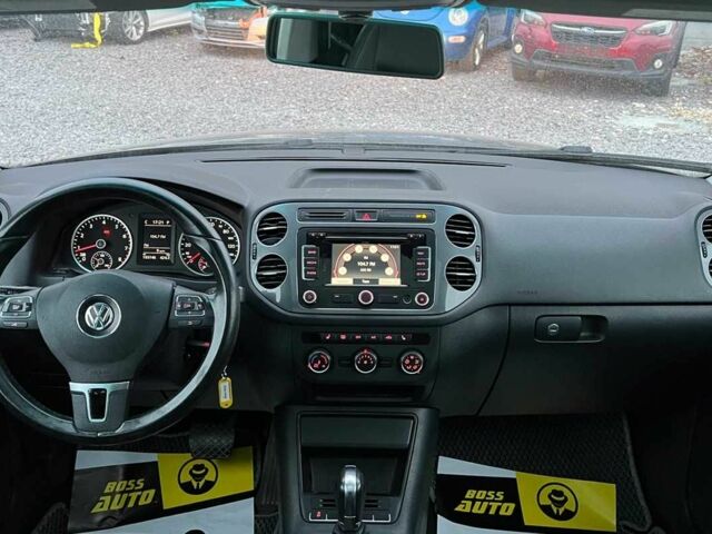 Серый Фольксваген Тигуан, объемом двигателя 2 л и пробегом 195 тыс. км за 10800 $, фото 10 на Automoto.ua