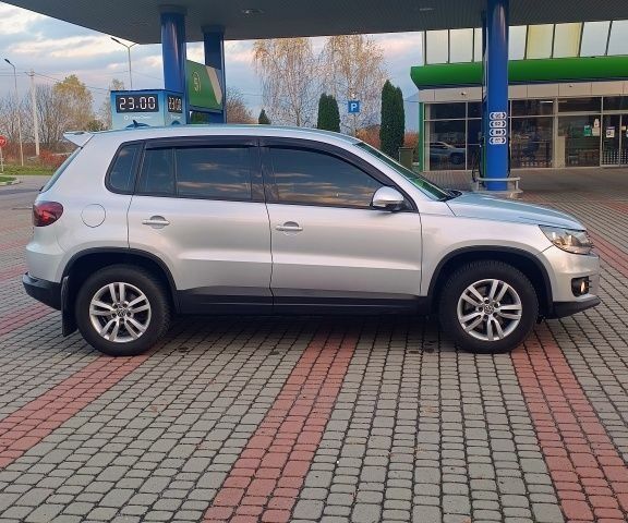 Серый Фольксваген Тигуан, объемом двигателя 2 л и пробегом 193 тыс. км за 10500 $, фото 17 на Automoto.ua