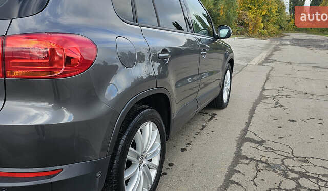 Серый Фольксваген Тигуан, объемом двигателя 2 л и пробегом 260 тыс. км за 13450 $, фото 17 на Automoto.ua