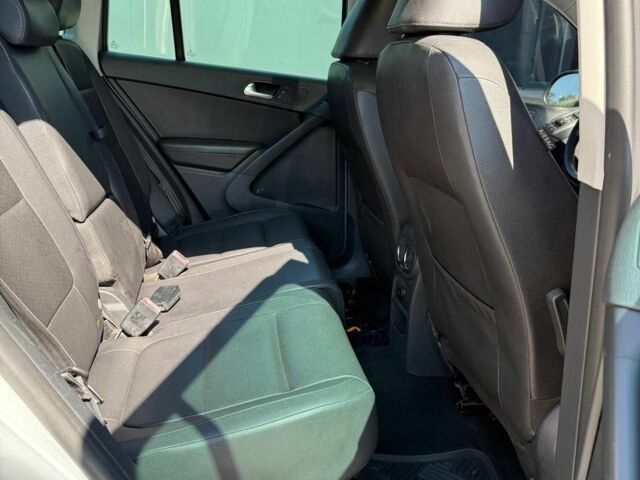 Серый Фольксваген Тигуан, объемом двигателя 2 л и пробегом 215 тыс. км за 9700 $, фото 18 на Automoto.ua