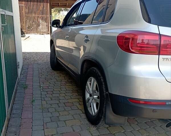 Серый Фольксваген Тигуан, объемом двигателя 2 л и пробегом 442 тыс. км за 11999 $, фото 1 на Automoto.ua