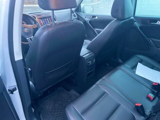 Серый Фольксваген Тигуан, объемом двигателя 2 л и пробегом 176 тыс. км за 10999 $, фото 18 на Automoto.ua