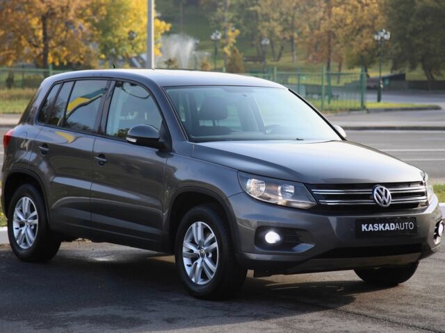 Сірий Фольксваген Тігуан, об'ємом двигуна 2 л та пробігом 129 тис. км за 11600 $, фото 2 на Automoto.ua