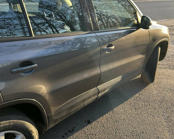 Серый Фольксваген Тигуан, объемом двигателя 1.98 л и пробегом 220 тыс. км за 11000 $, фото 33 на Automoto.ua