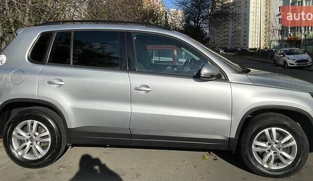 Серый Фольксваген Тигуан, объемом двигателя 1.98 л и пробегом 250 тыс. км за 13200 $, фото 3 на Automoto.ua