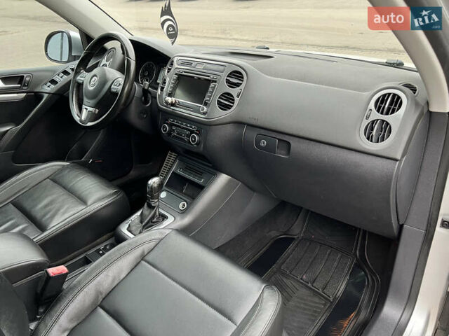 Серый Фольксваген Тигуан, объемом двигателя 2 л и пробегом 216 тыс. км за 10999 $, фото 28 на Automoto.ua