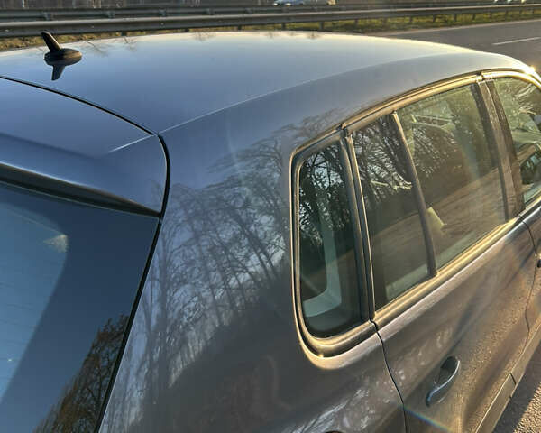 Серый Фольксваген Тигуан, объемом двигателя 1.98 л и пробегом 220 тыс. км за 11000 $, фото 31 на Automoto.ua