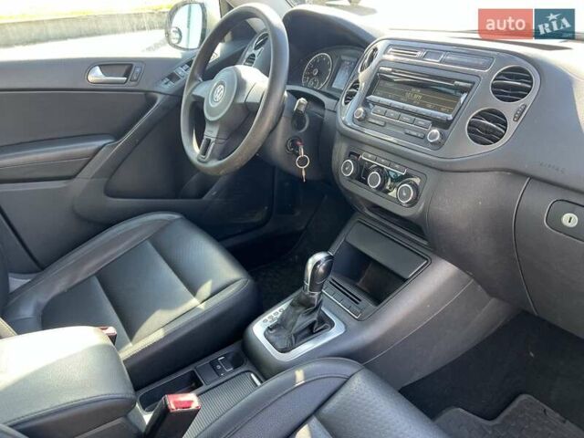 Сірий Фольксваген Тігуан, об'ємом двигуна 2 л та пробігом 160 тис. км за 9999 $, фото 10 на Automoto.ua