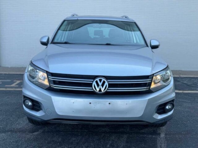 Сірий Фольксваген Тігуан, об'ємом двигуна 2 л та пробігом 98 тис. км за 7200 $, фото 1 на Automoto.ua