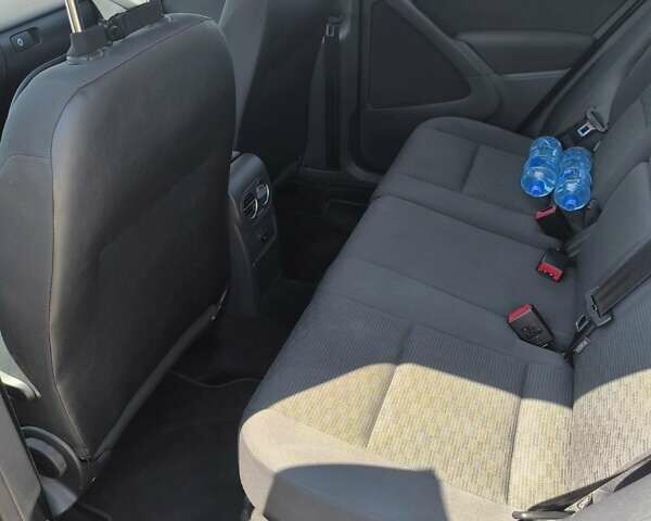 Серый Фольксваген Тигуан, объемом двигателя 1.4 л и пробегом 195 тыс. км за 8311 $, фото 9 на Automoto.ua