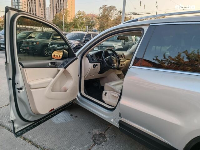 Серый Фольксваген Тигуан, объемом двигателя 2 л и пробегом 184 тыс. км за 10990 $, фото 17 на Automoto.ua