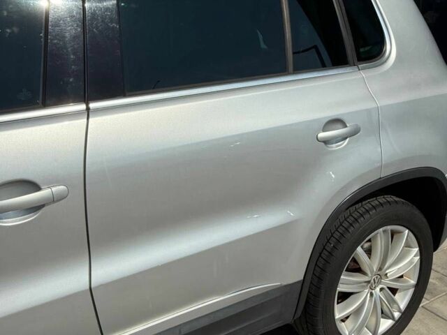 Серый Фольксваген Тигуан, объемом двигателя 2 л и пробегом 215 тыс. км за 9700 $, фото 4 на Automoto.ua