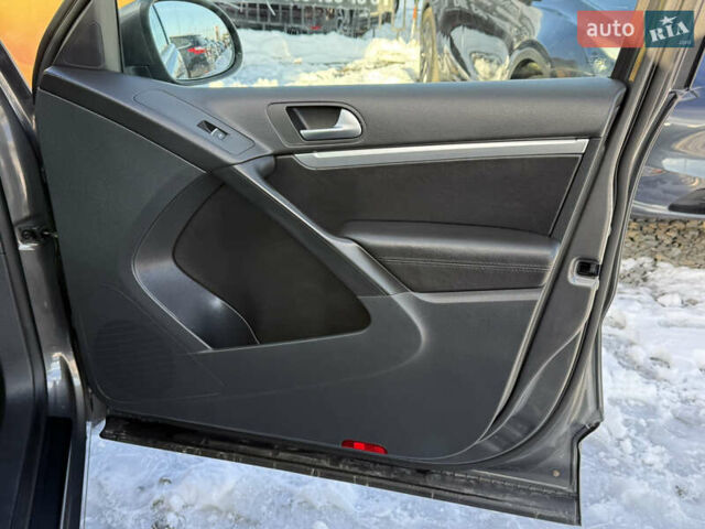 Серый Фольксваген Тигуан, объемом двигателя 2 л и пробегом 205 тыс. км за 15500 $, фото 31 на Automoto.ua