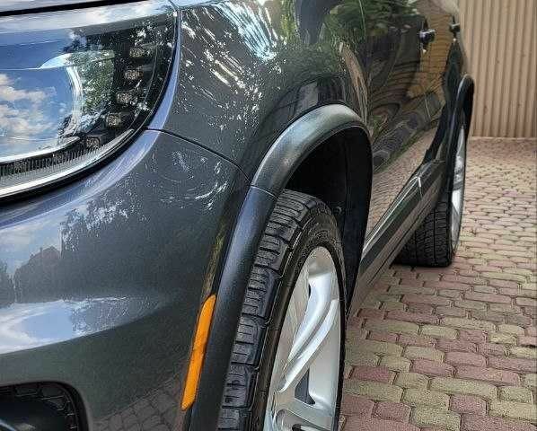 Серый Фольксваген Тигуан, объемом двигателя 2 л и пробегом 170 тыс. км за 12500 $, фото 8 на Automoto.ua