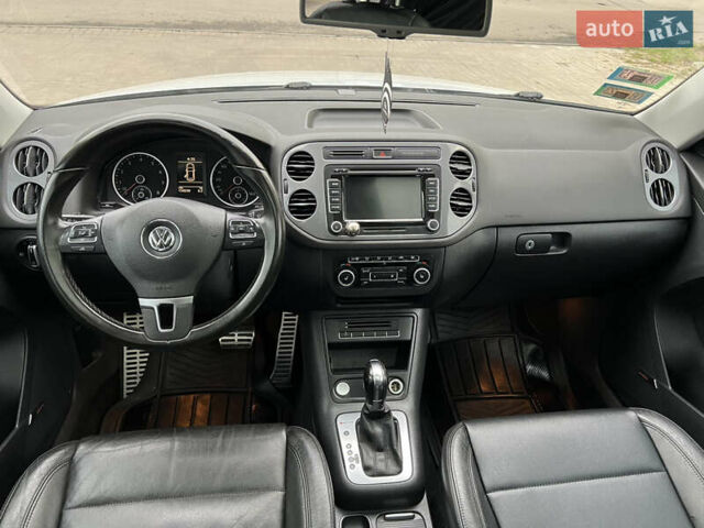 Серый Фольксваген Тигуан, объемом двигателя 2 л и пробегом 216 тыс. км за 10999 $, фото 19 на Automoto.ua