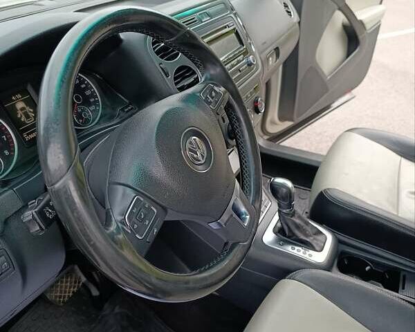 Серый Фольксваген Тигуан, объемом двигателя 1.98 л и пробегом 223 тыс. км за 10500 $, фото 23 на Automoto.ua