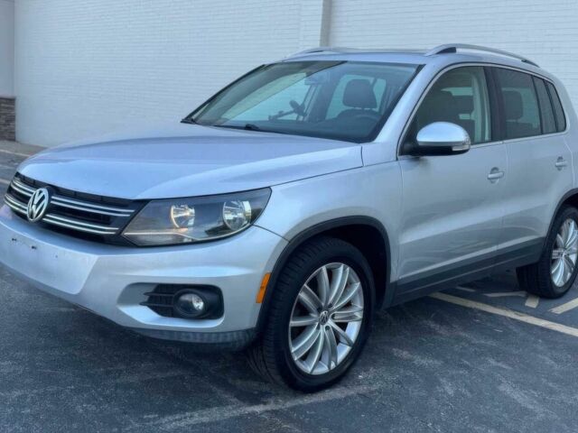 Сірий Фольксваген Тігуан, об'ємом двигуна 2 л та пробігом 98 тис. км за 7200 $, фото 2 на Automoto.ua