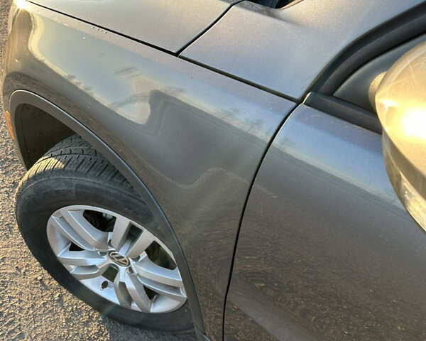 Серый Фольксваген Тигуан, объемом двигателя 1.98 л и пробегом 220 тыс. км за 11000 $, фото 14 на Automoto.ua