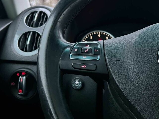 Серый Фольксваген Тигуан, объемом двигателя 2 л и пробегом 195 тыс. км за 10800 $, фото 8 на Automoto.ua