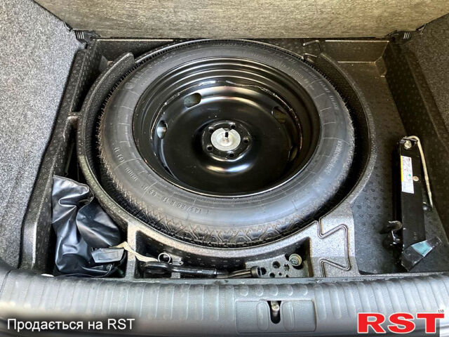 Серый Фольксваген Тигуан, объемом двигателя 2 л и пробегом 170 тыс. км за 12500 $, фото 11 на Automoto.ua