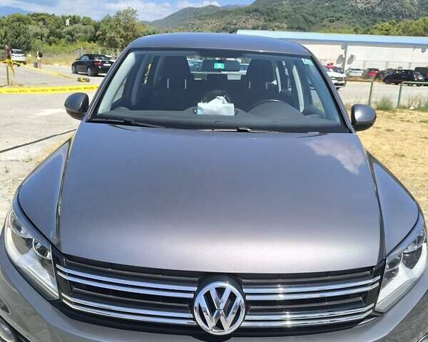 Серый Фольксваген Тигуан, объемом двигателя 1.4 л и пробегом 195 тыс. км за 8311 $, фото 2 на Automoto.ua