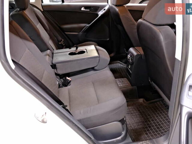 Сірий Фольксваген Тігуан, об'ємом двигуна 2 л та пробігом 170 тис. км за 9900 $, фото 34 на Automoto.ua