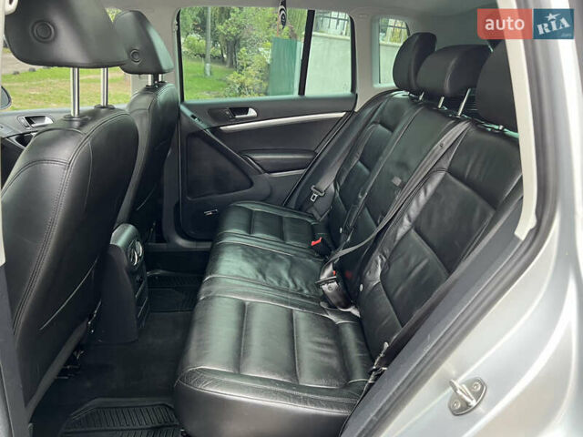 Серый Фольксваген Тигуан, объемом двигателя 2 л и пробегом 216 тыс. км за 10999 $, фото 24 на Automoto.ua