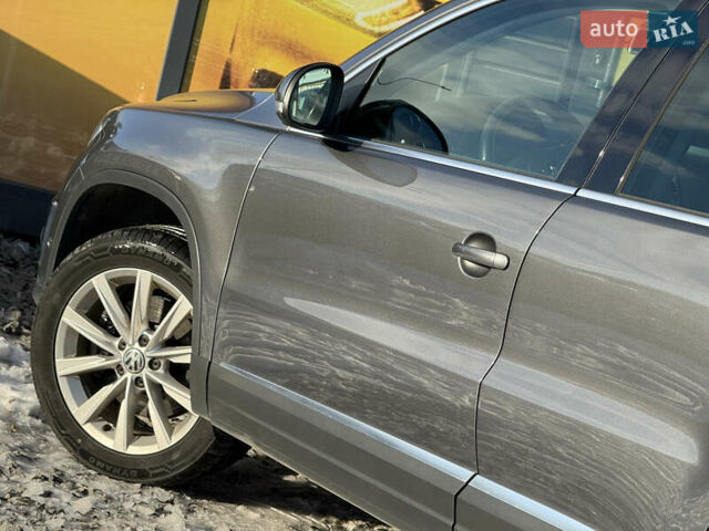 Серый Фольксваген Тигуан, объемом двигателя 2 л и пробегом 205 тыс. км за 15500 $, фото 16 на Automoto.ua