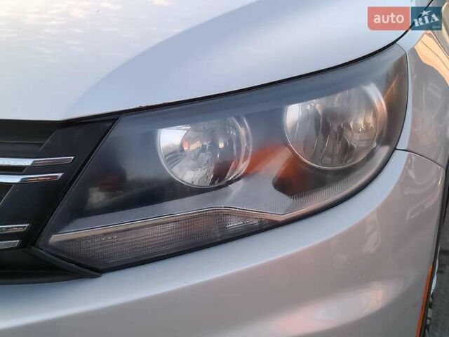 Серый Фольксваген Тигуан, объемом двигателя 2 л и пробегом 184 тыс. км за 10990 $, фото 3 на Automoto.ua