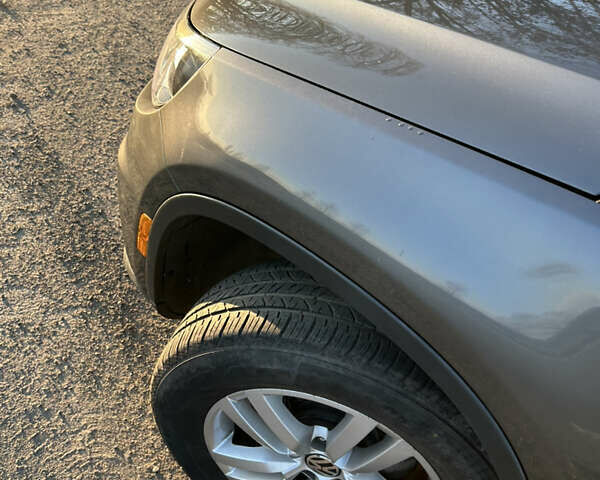 Серый Фольксваген Тигуан, объемом двигателя 1.98 л и пробегом 220 тыс. км за 11000 $, фото 15 на Automoto.ua