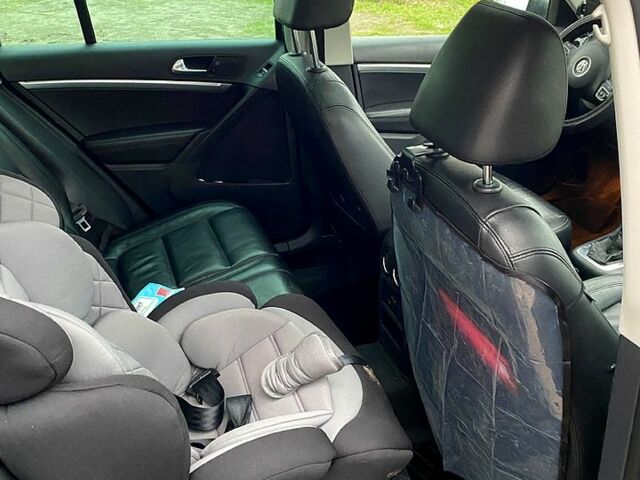 Серый Фольксваген Тигуан, объемом двигателя 2 л и пробегом 300 тыс. км за 11700 $, фото 11 на Automoto.ua