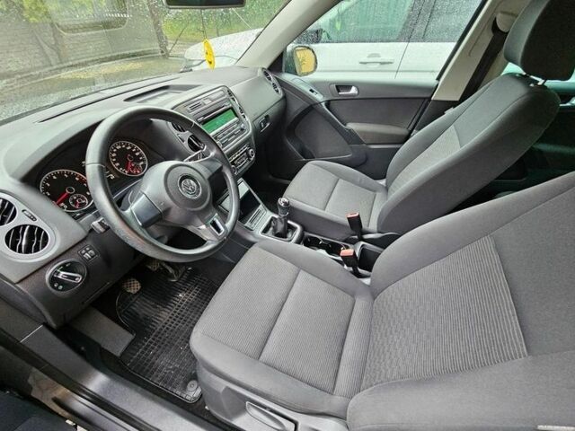 Серый Фольксваген Тигуан, объемом двигателя 1.4 л и пробегом 100 тыс. км за 8000 $, фото 6 на Automoto.ua