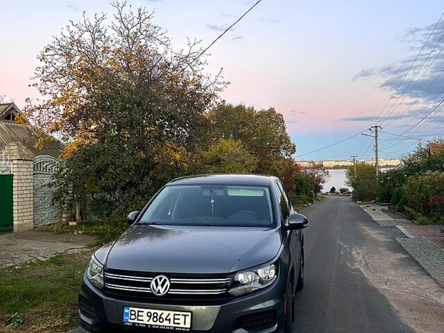 Сірий Фольксваген Тігуан, об'ємом двигуна 2 л та пробігом 170 тис. км за 12500 $, фото 2 на Automoto.ua